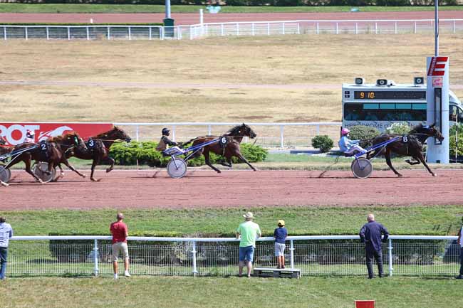 Photo d'arrivée de la course pmu PRIX D'EXCIDEUIL à ENGHIEN le Mardi 11 août 2020