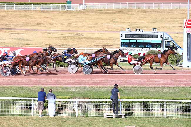 Photo d'arrivée de la course pmu PRIX DES GRANDES CARRIERES à ENGHIEN le Mercredi 12 août 2020