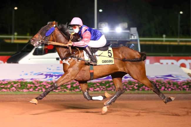 Photo d'arrivée de la course pmu PRIX DE JULLOUVILLE-LES-PINS à CABOURG le Vendredi 14 août 2020