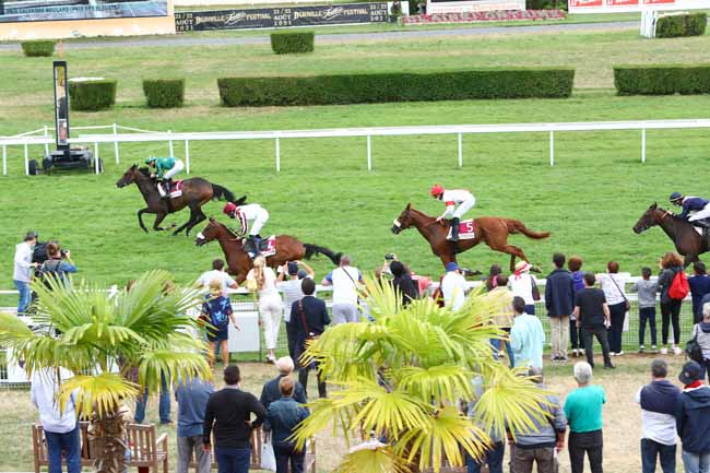 Photo d'arrivée de la course pmu PRIX DES BLEUETS à CLAIREFONTAINE le Vendredi 14 août 2020