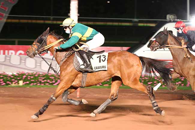 Photo d'arrivée de la course pmu PRIX DE MOULINS-LA-MARCHE à CABOURG le Vendredi 21 août 2020