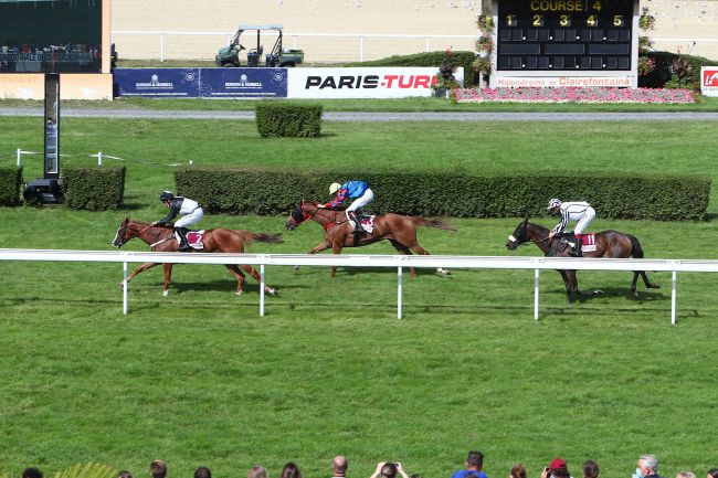 Photo d'arrivée de la course pmu PRIX LA CROIX ROUGE NORMANDIE-DELEGATION TERRITORIALE DU CALVADOS à CLAIREFONTAINE le Mercredi 26 août 2020