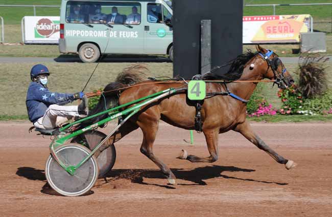 Photo d'arrivée de la course pmu PRIX CLAIRE CARRELAGE à FEURS le Lundi 7 septembre 2020