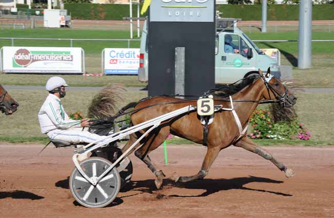 Photo d'arrivée de la course pmu PRIX FEDERATION DES CAISSES DE CREDIT MUTUEL DU SUD-EST à FEURS le Lundi 7 septembre 2020