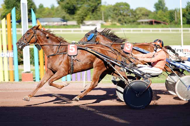 Photo d'arrivée de la course pmu PRIX DE CARENTAN à BEAUMONT-DE-LOMAGNE le Mardi 8 septembre 2020