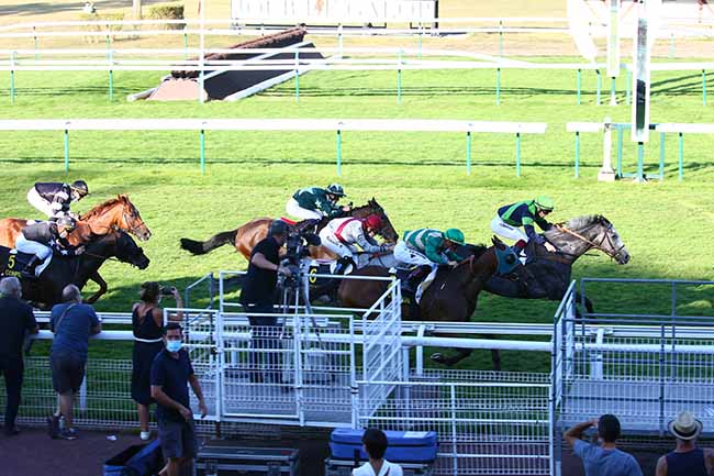 Photo d'arrivée de la course pmu PRIX DU VIVIER CORAX à COMPIEGNE le Lundi 14 septembre 2020