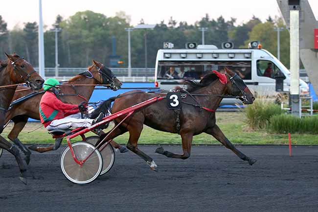 Photo d'arrivée de la course pmu PRIX ALEXANDRA à PARIS-VINCENNES le Vendredi 18 septembre 2020