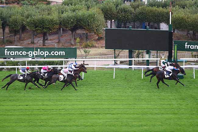 Photo d'arrivée de la course pmu PRIX DE LA GARE DE SAINT-CLOUD à SAINT-CLOUD le Samedi 19 septembre 2020