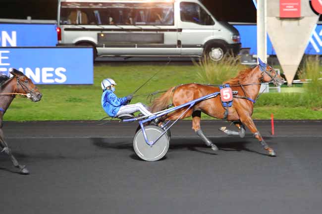 Photo d'arrivée de la course pmu PRIX DE CHAMPILLON à PARIS-VINCENNES le Lundi 28 septembre 2020
