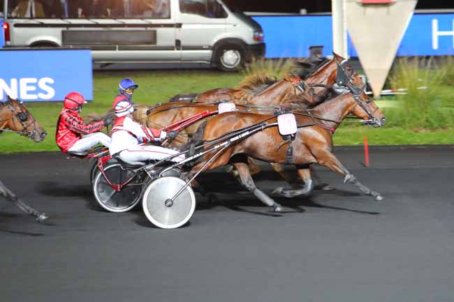 Photo d'arrivée de la course pmu PRIX DE SAINT-CHAMOND à PARIS-VINCENNES le Lundi 28 septembre 2020