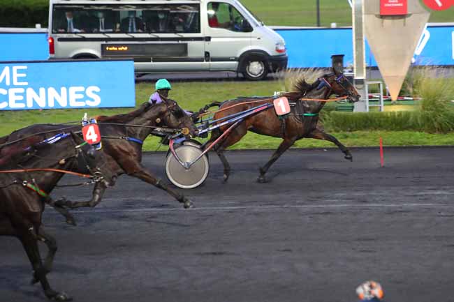 Photo d'arrivée de la course pmu PRIX DAPHNE à PARIS-VINCENNES le Mardi 6 octobre 2020
