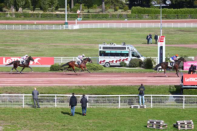 Photo d'arrivée de la course pmu PRIX DE LA PORTE SAINT-DENIS à ENGHIEN le Mercredi 7 octobre 2020