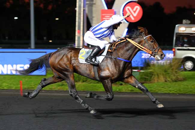 Photo d'arrivée de la course pmu PRIX GORDONIA à PARIS-VINCENNES le Vendredi 9 octobre 2020