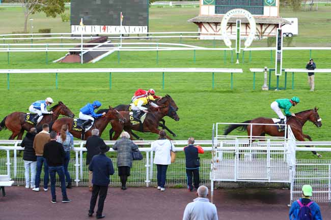 Photo d'arrivée de la course pmu PRIX CHARLES LAFFITTE à COMPIEGNE le Vendredi 9 octobre 2020