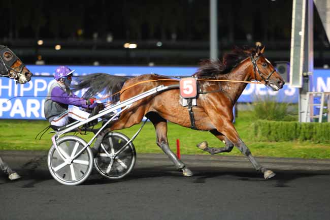 Photo d'arrivée de la course pmu CHAMPIONNAT EUROPEEN DES 3 ANS à PARIS-VINCENNES le Vendredi 16 octobre 2020
