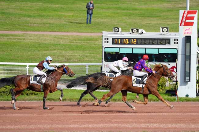 Photo d'arrivée de la course pmu PRIX DE BEZONS à ENGHIEN le Lundi 19 octobre 2020