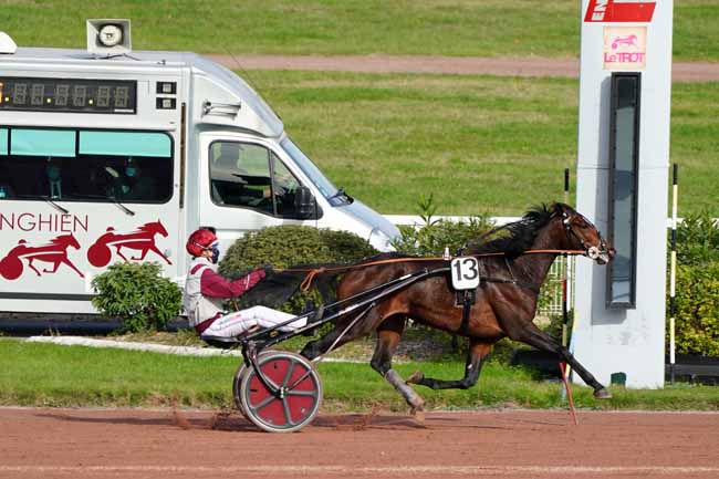 Photo d'arrivée de la course pmu PRIX DU CHAMP DE MARS à ENGHIEN le Lundi 19 octobre 2020