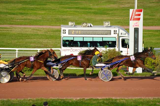 Photo d'arrivée de la course pmu PRIX DE LA PLACE SAINT-CHARLES à ENGHIEN le Lundi 19 octobre 2020