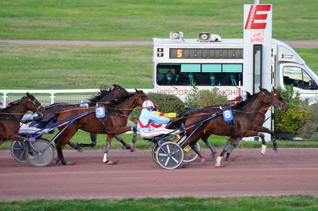 Photo d'arrivée de la course pmu PRIX DU PONT MIRABEAU à ENGHIEN le Lundi 19 octobre 2020