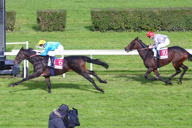 Photo d'arrivée de la course pmu PRIX DES IMPATIENCES à CLAIREFONTAINE le Lundi 19 octobre 2020