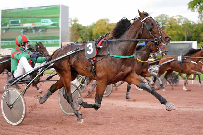 Photo d'arrivée de la course pmu PRIX DE LA PORTE CHAUMONT à ENGHIEN le Mercredi 21 octobre 2020