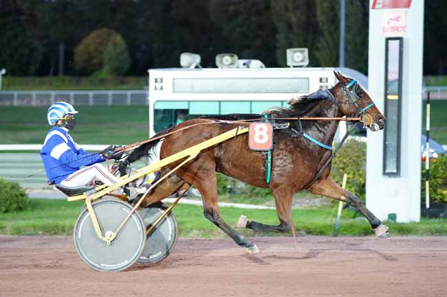 Photo d'arrivée de la course pmu PRIX DE CARNAC à ENGHIEN le Mercredi 21 octobre 2020