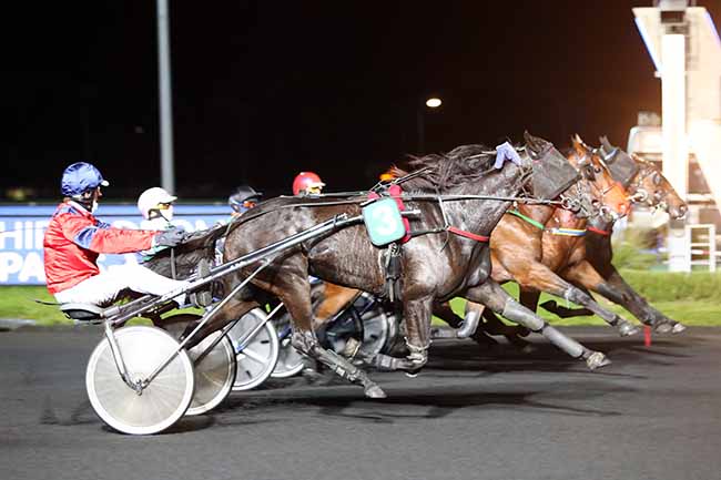 Photo d'arrivée de la course pmu PRIX AMALIA à PARIS-VINCENNES le Vendredi 23 octobre 2020
