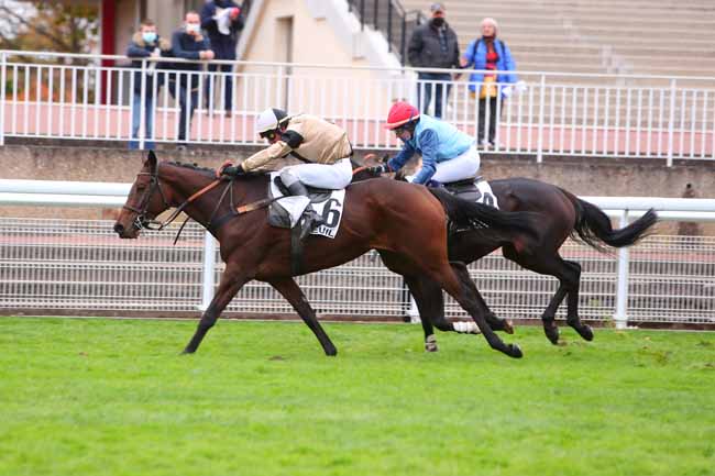 Photo d'arrivée de la course pmu PRIX LEOPOLD BARA à AUTEUIL le Mercredi 28 octobre 2020