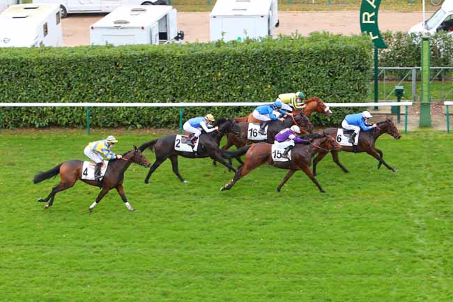 Photo d'arrivée de la course pmu PRIX DE LA VIERGE DE LORETTE à CHANTILLY le Samedi 31 octobre 2020