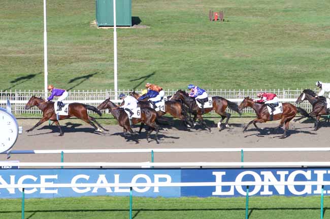 Photo d'arrivée de la course pmu PRIX DU BOIS DU TRIANGLE à CHANTILLY le Mercredi 4 novembre 2020