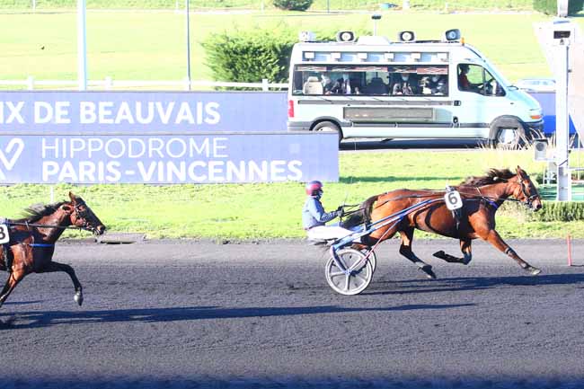 Photo d'arrivée de la course pmu PRIX DE BEAUVAIS à PARIS-VINCENNES le Jeudi 5 novembre 2020