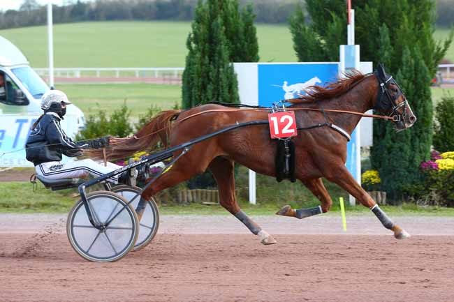 Photo d'arrivée de la course pmu GRAND PRIX DES AMATEURS à MAUQUENCHY le Mercredi 18 novembre 2020