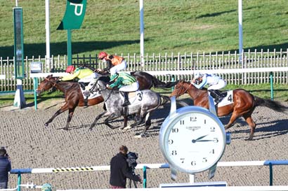 Photo d'arrivée de la course pmu PRIX DE L'EMBARCADERE à CHANTILLY le Mercredi 18 novembre 2020