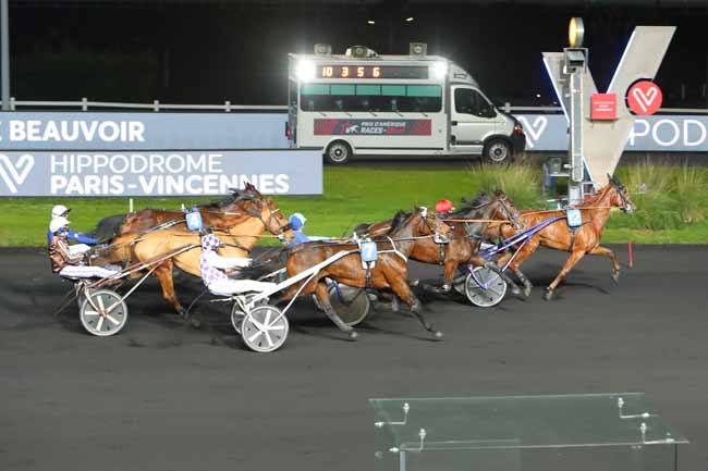 Photo d'arrivée de la course pmu PRIX DE BEAUVOIR à PARIS-VINCENNES le Dimanche 22 novembre 2020