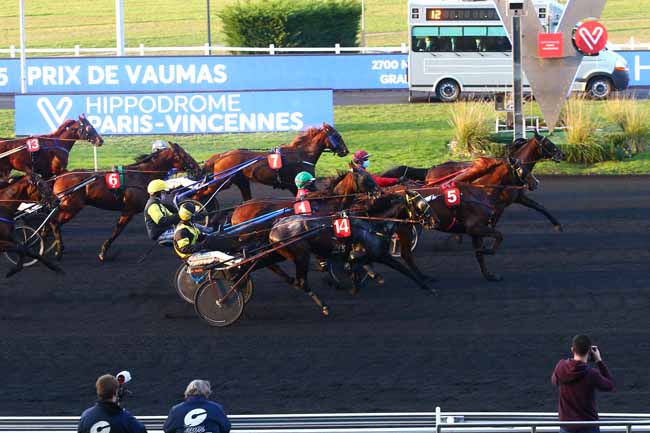Photo d'arrivée de la course pmu PRIX DE VAUMAS à PARIS-VINCENNES le Lundi 23 novembre 2020