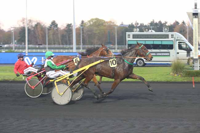 Photo d'arrivée de la course pmu PRIX LACHESIS à PARIS-VINCENNES le Mardi 24 novembre 2020
