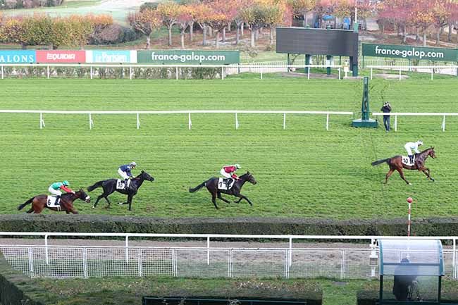 Photo d'arrivée de la course pmu PRIX DE LA FONTAINE à SAINT-CLOUD le Vendredi 27 novembre 2020