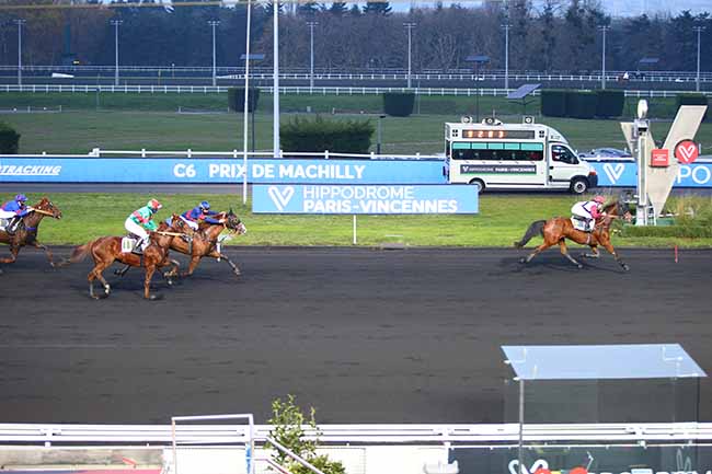 Photo d'arrivée de la course pmu PRIX DE MACHILLY à PARIS-VINCENNES le Lundi 30 novembre 2020