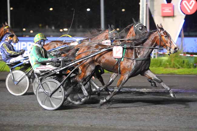 Photo d'arrivée de la course pmu PRIX MENKALINAN à PARIS-VINCENNES le Vendredi 4 décembre 2020