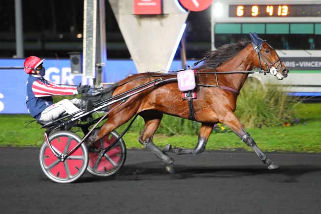 Photo d'arrivée de la course pmu PRIX VOURASIE à PARIS-VINCENNES le Samedi 5 décembre 2020