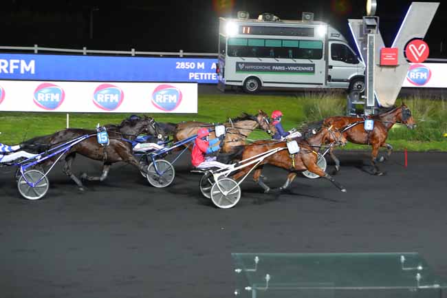 Photo d'arrivée de la course pmu PRIX DE SAULT à PARIS-VINCENNES le Dimanche 6 décembre 2020