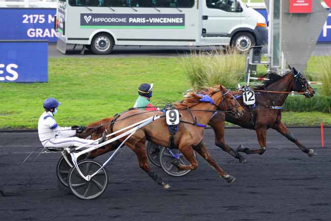 Photo d'arrivée de la course pmu PRIX DE CRESSERONS à PARIS-VINCENNES le Lundi 7 décembre 2020