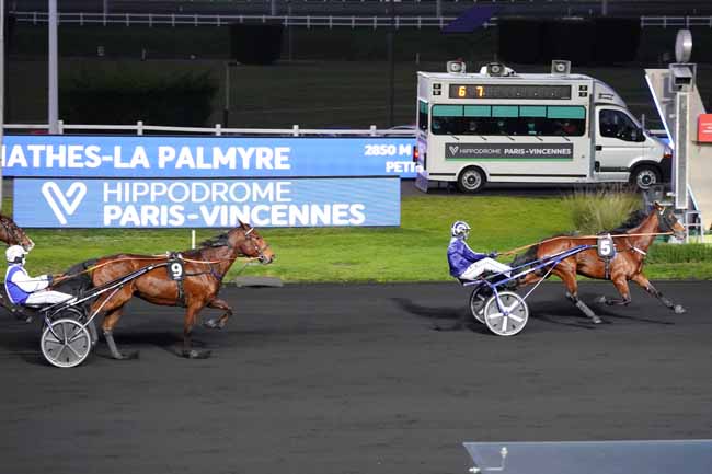 Photo d'arrivée de la course pmu PRIX LES MATHES-LA PALMYRE à PARIS-VINCENNES le Mardi 8 décembre 2020