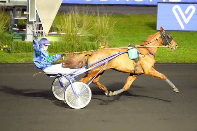 Photo d'arrivée de la course pmu PRIX D'ERAGNY à PARIS-VINCENNES le Jeudi 10 décembre 2020