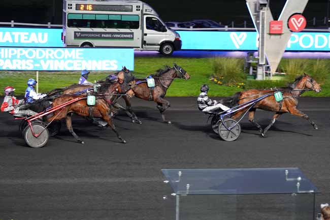 Photo d'arrivée de la course pmu PRIX DE PONTCHATEAU à PARIS-VINCENNES le Samedi 12 décembre 2020