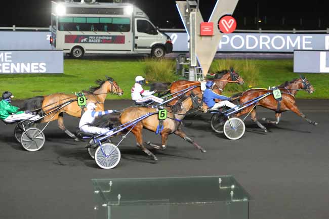 Photo d'arrivée de la course pmu PRIX DE CONDOM à PARIS-VINCENNES le Dimanche 13 décembre 2020
