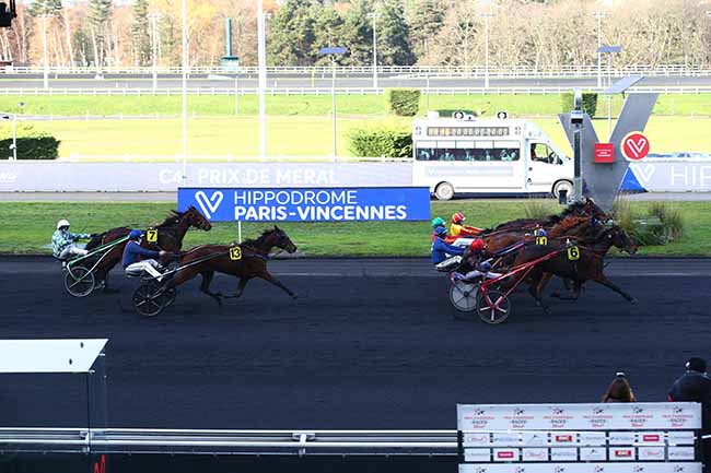 Photo d'arrivée de la course pmu PRIX DE MERAL à PARIS-VINCENNES le Mardi 15 décembre 2020