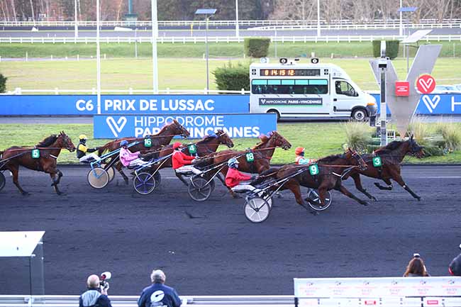 Photo d'arrivée de la course pmu PRIX DE LUSSAC à PARIS-VINCENNES le Mardi 15 décembre 2020