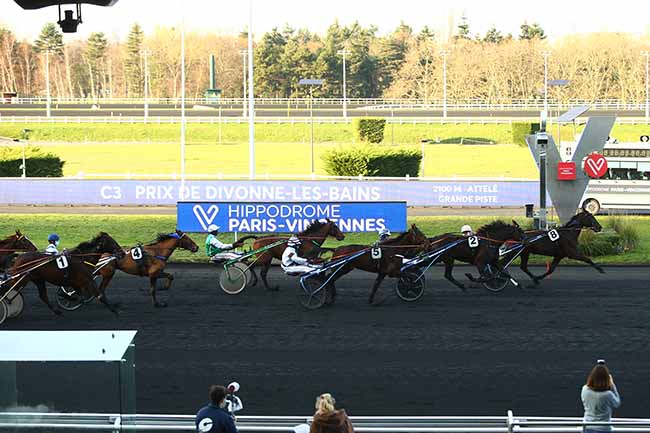Photo d'arrivée de la course pmu PRIX DE DIVONNE-LES-BAINS à PARIS-VINCENNES le Vendredi 18 décembre 2020