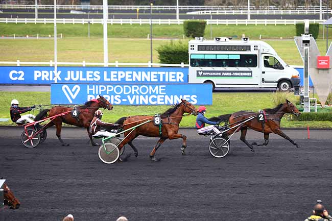 Photo d'arrivée de la course pmu PRIX JULES LEPENNETIER à PARIS-VINCENNES le Samedi 19 décembre 2020